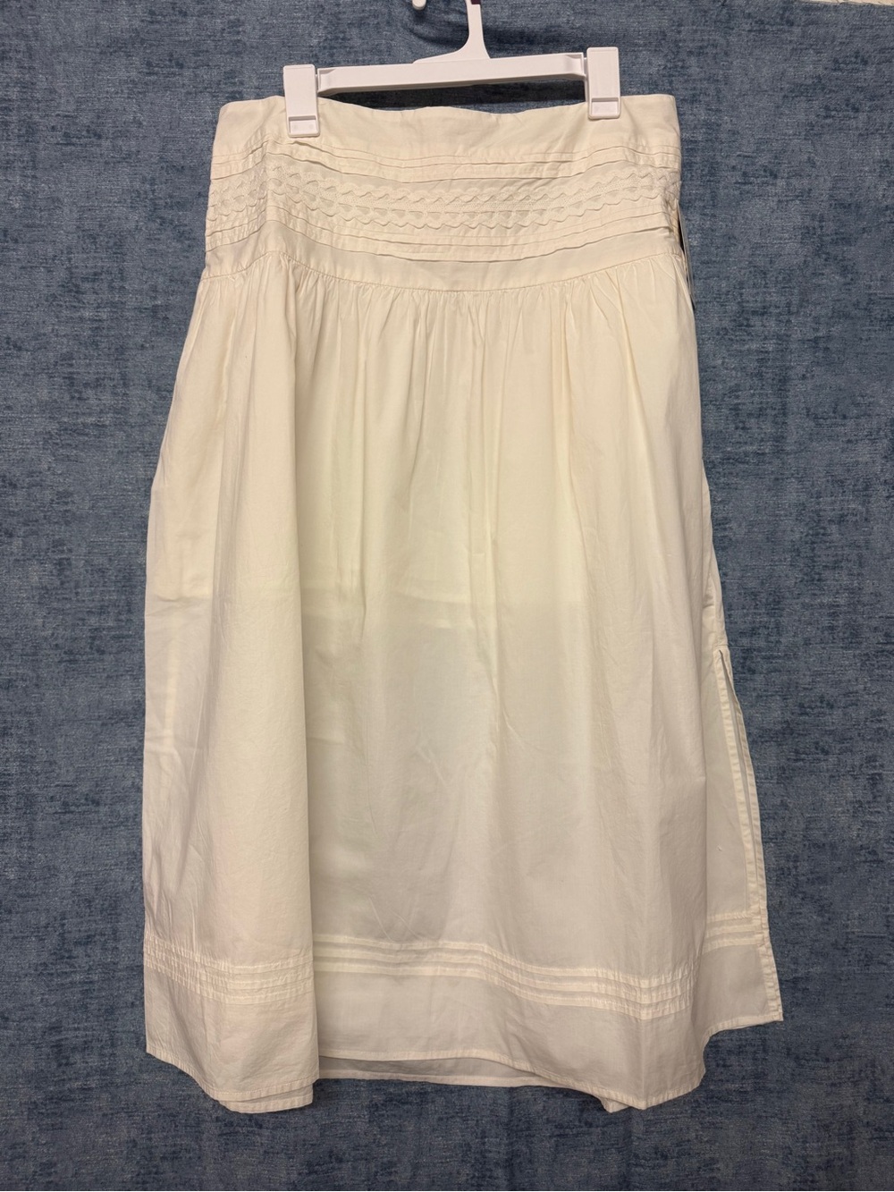 Cream Colored Skirt. XL